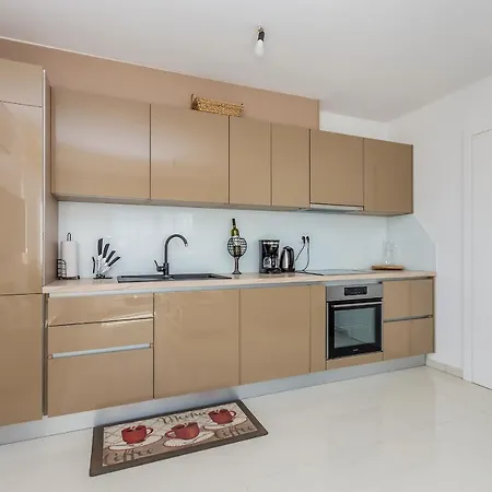 Laganini Iii * Njivice