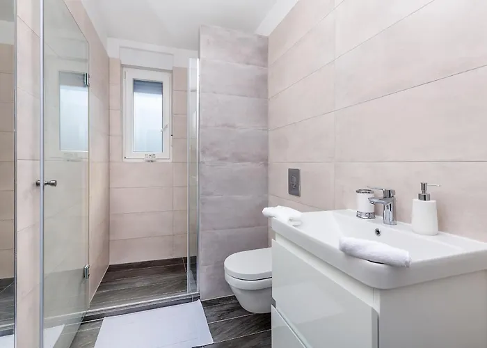 Laganini Iii Apartament Nijvice